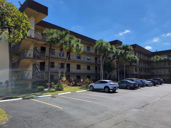 3121 NW 47th Ter, Unit 403, Lauderdale Lakes, FL 33319