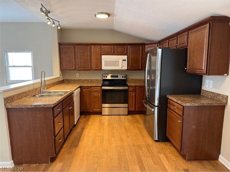 34114 Lake Shore Boulevard, Lakeline, OH 44095 Photo 6