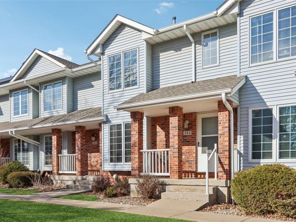 266 West Side Dr , Iowa City, IA 52246