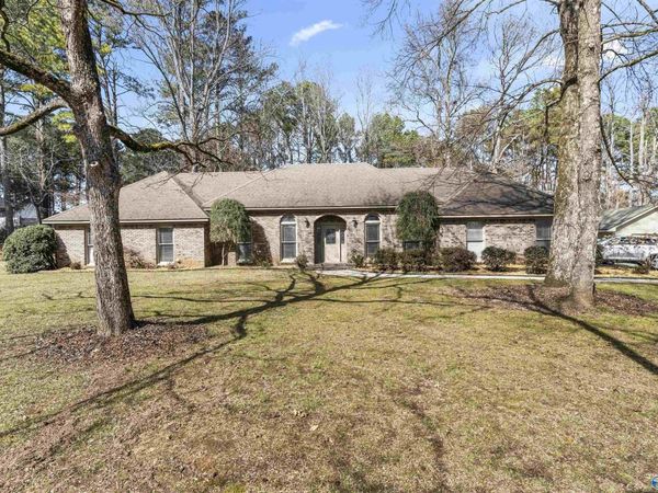 325 Bluff Drive NE, Hartselle, AL 35640