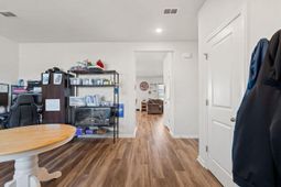 606 Fisher Lane photo 4