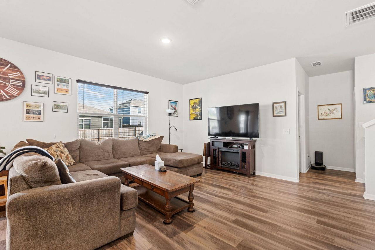 606 Fisher Lane Photo 8