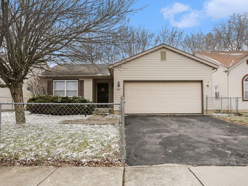 793 Crevis Lane, Columbus, OH 43228 Photo 1