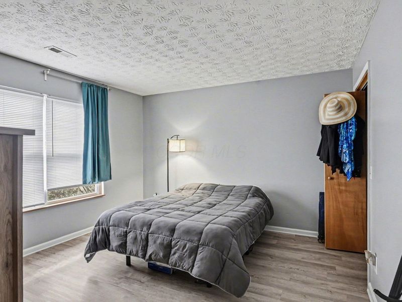 793 Crevis Lane, Columbus, OH 43228 Photo 10