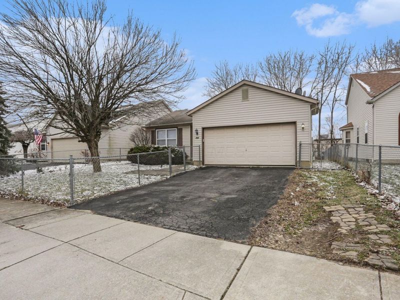 793 Crevis Lane, Columbus, OH 43228 Photo 2