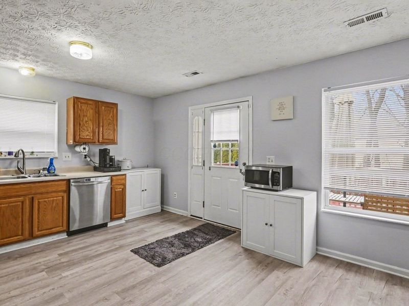 793 Crevis Lane, Columbus, OH 43228 Photo 5