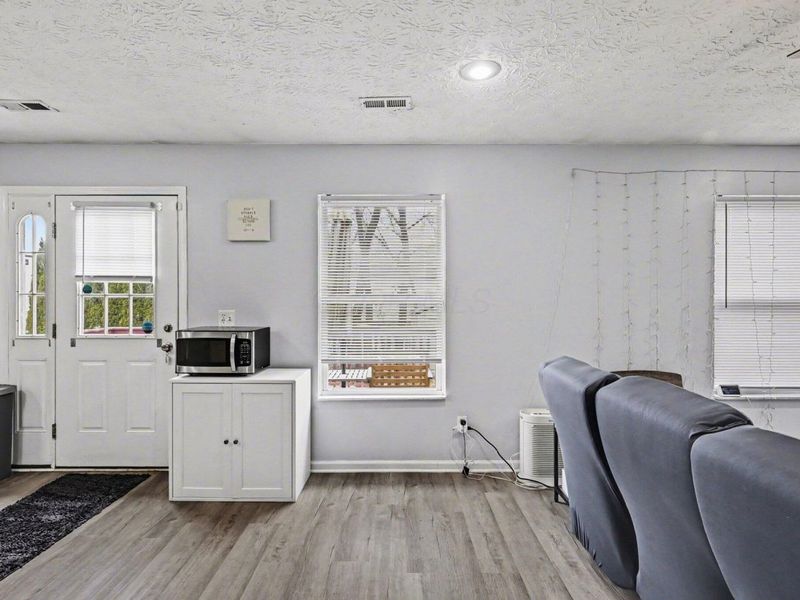 793 Crevis Lane, Columbus, OH 43228 Photo 6