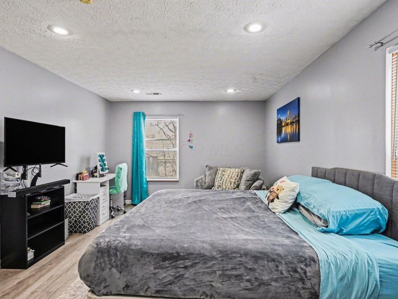 793 Crevis Lane, Columbus, OH 43228 Photo 7