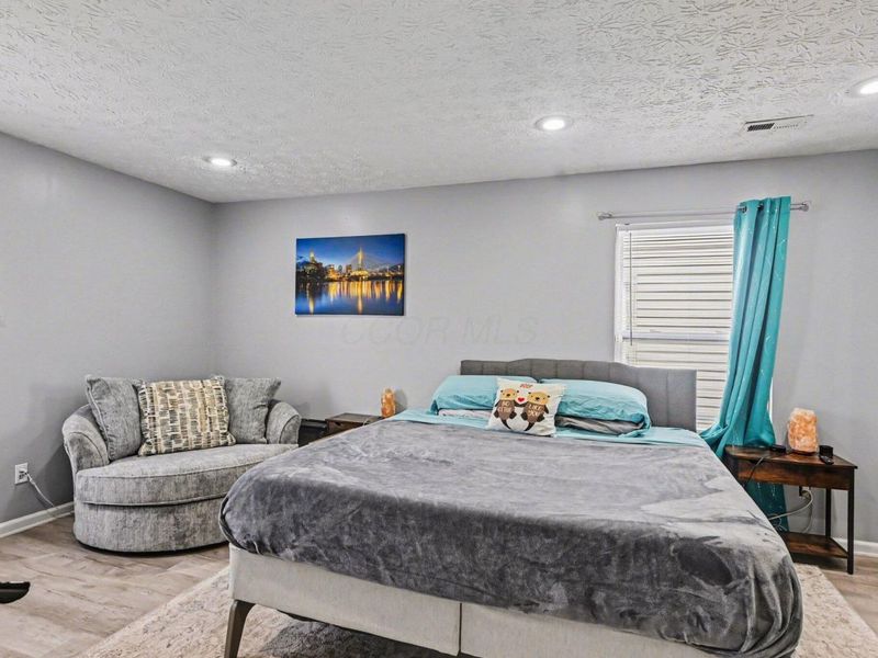 793 Crevis Lane, Columbus, OH 43228 Photo 8