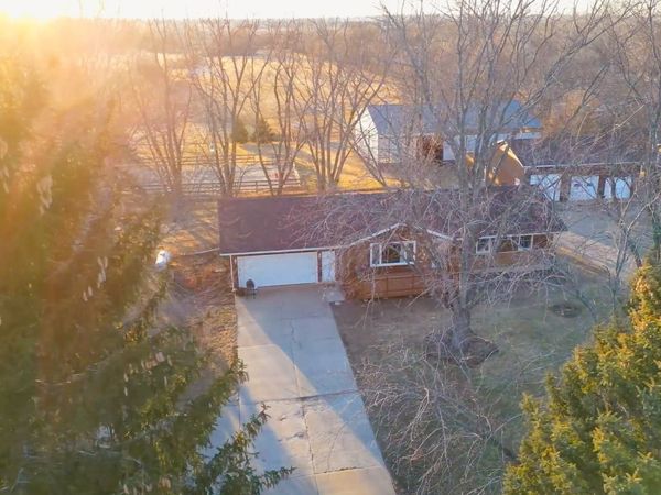 4015 Sunnyside Road, Woodstock, IL 60098