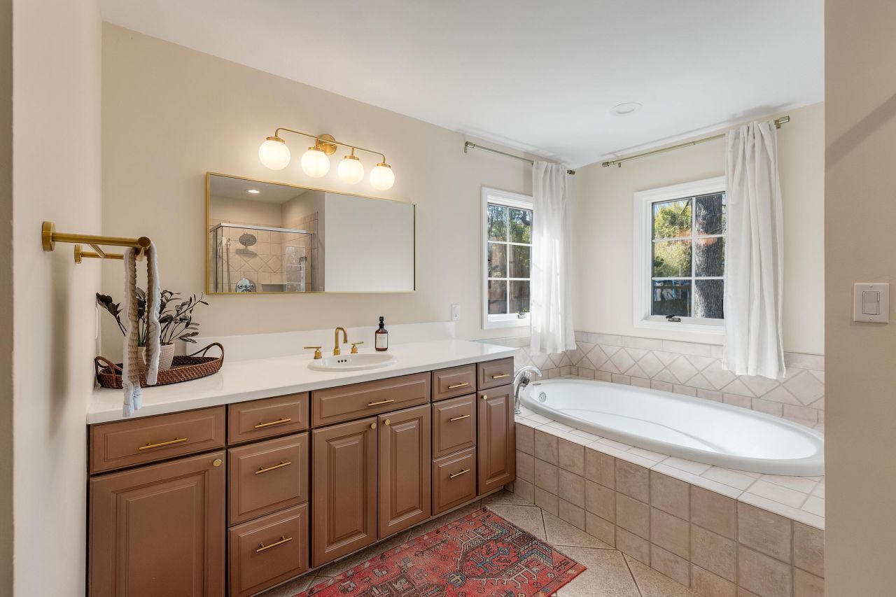 1198 Ambling Way Photo 19