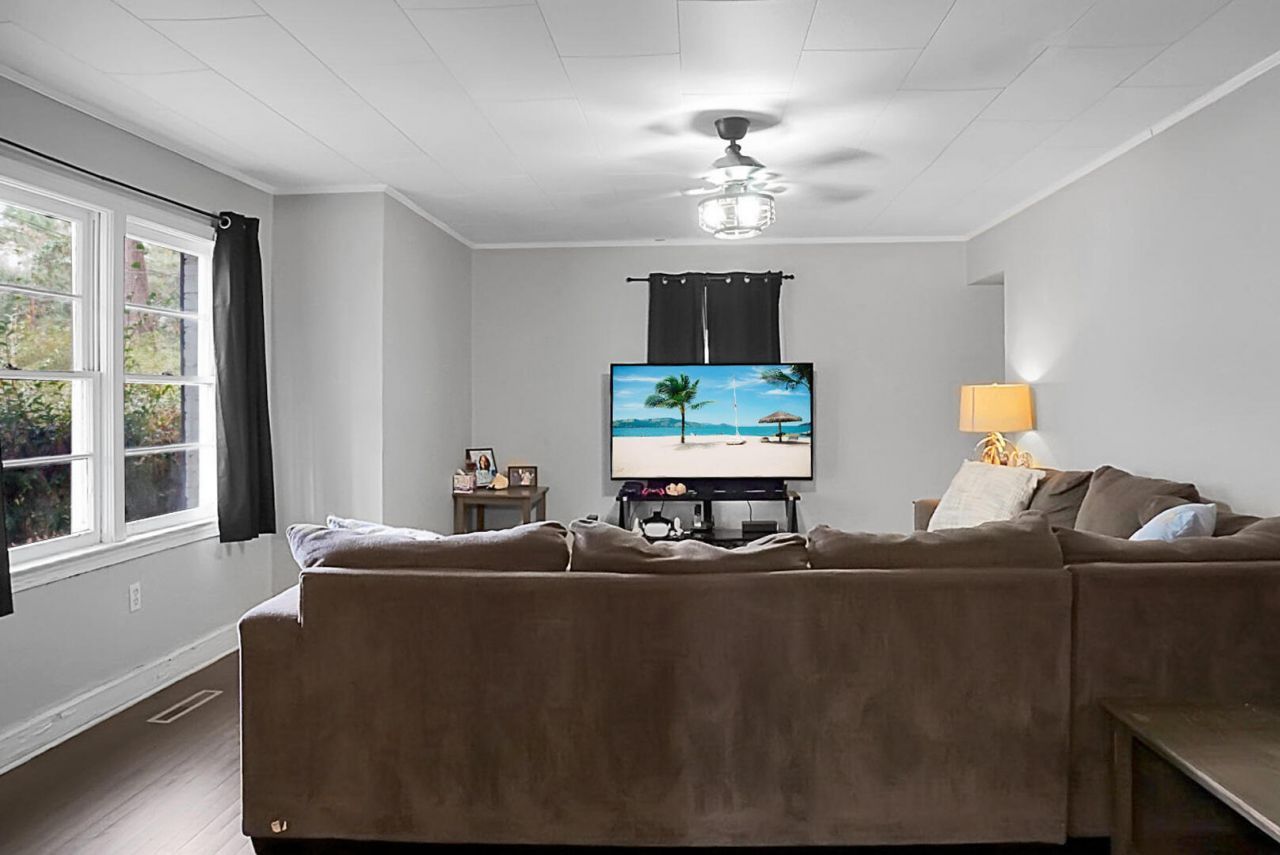 305 Forest Circle Photo 4