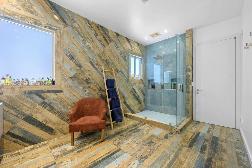 1615 NE 196th St , Miami, FL 33179 Photo