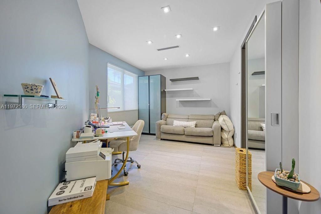 1615 NE 196th St , Miami, FL 33179 Photo