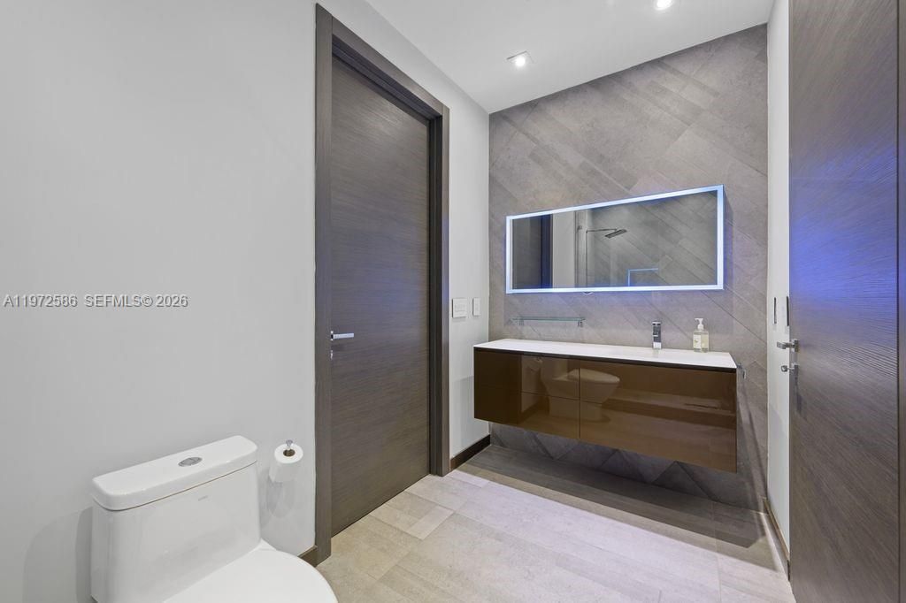 1615 NE 196th St , Miami, FL 33179 Photo