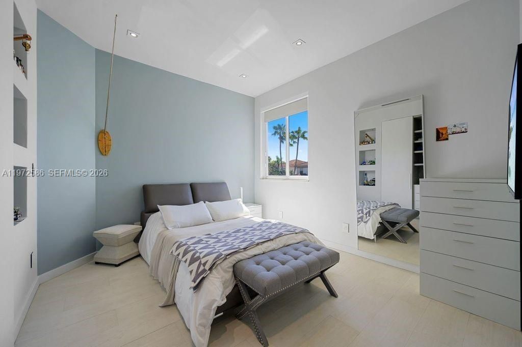 1615 NE 196th St , Miami, FL 33179 Photo