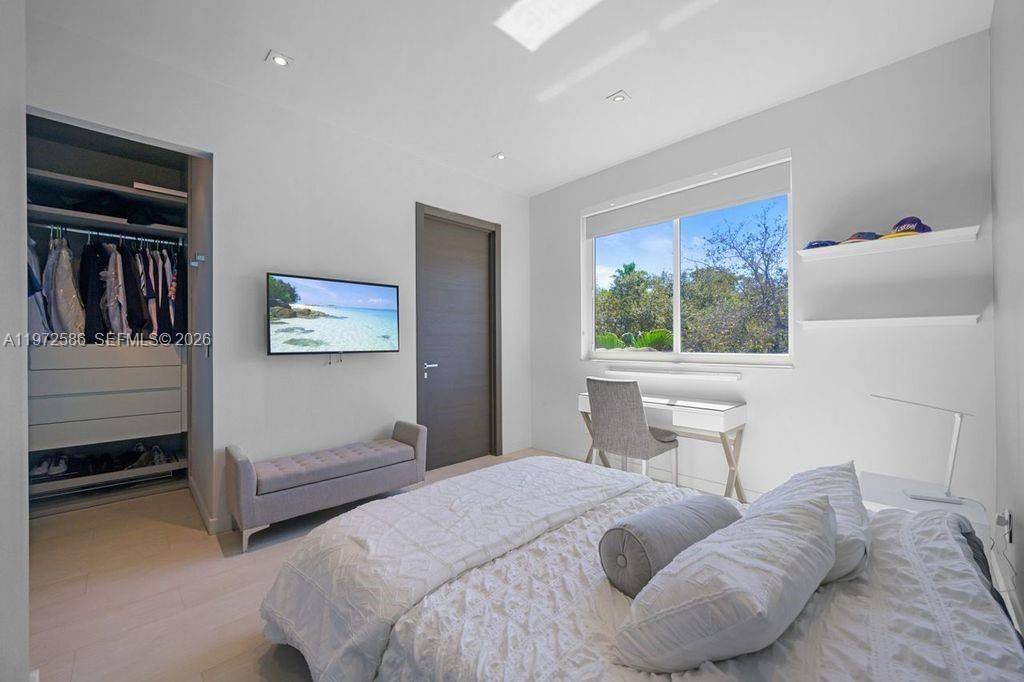 1615 NE 196th St , Miami, FL 33179 Photo