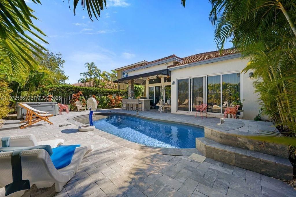 1615 NE 196th St , Miami, FL 33179 Photo