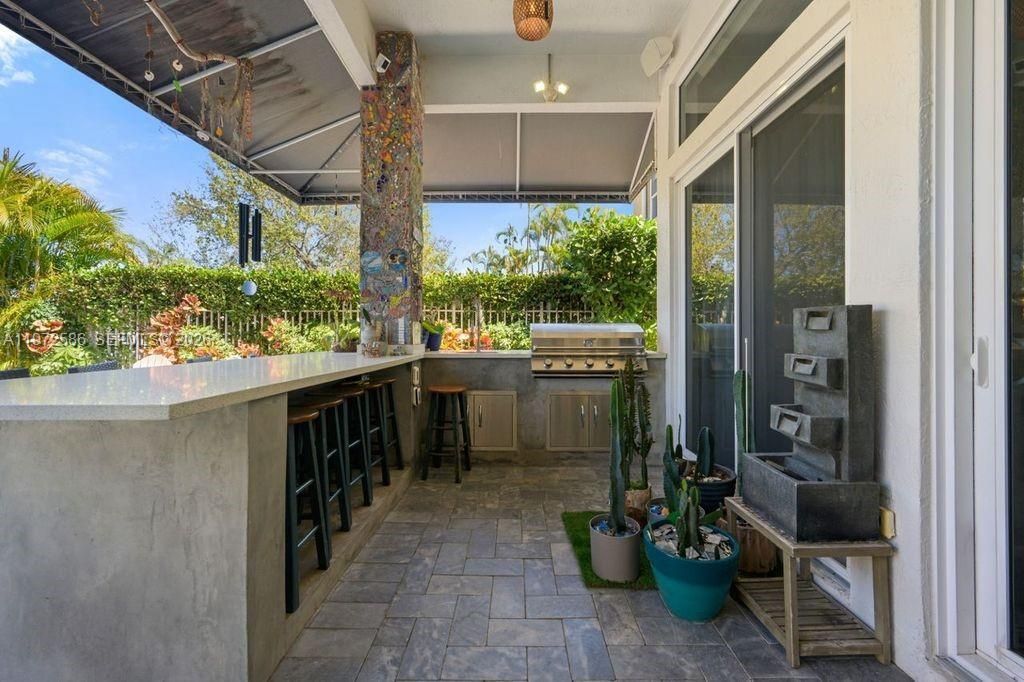 1615 NE 196th St , Miami, FL 33179 Photo