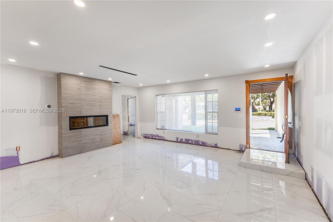 4555 Alton Rd , Miami Beach, FL 33140 Photo