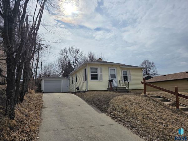 2213 W 15th St, Sioux Falls, SD 57104