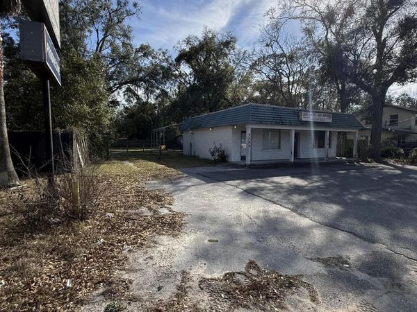 5346 TIMUQUANA Road, Jacksonville, FL 32210