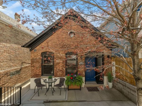 2009 W 17th Street, Unit 1F, Chicago, IL 60608