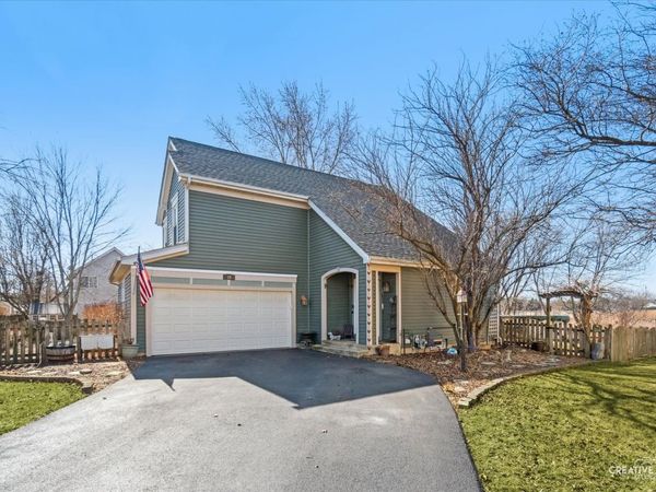 10 Farmington Court, Lake In The Hills, IL 60156