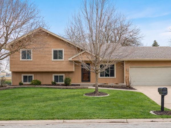 2469 Lakeside Drive, Aurora, IL 60504