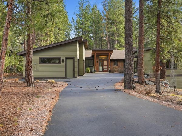 60734 Golf Village Loop, Bend, OR 97702