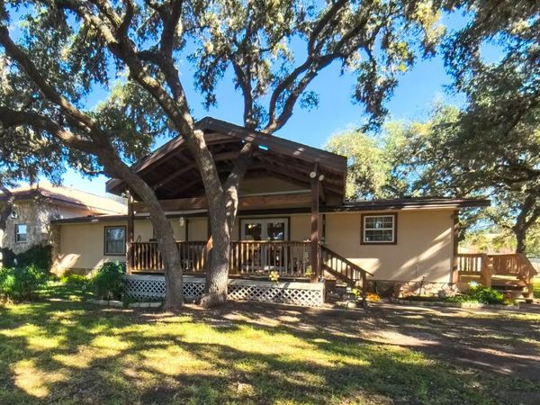 857 Madrona, Pipe Creek, TX 78063