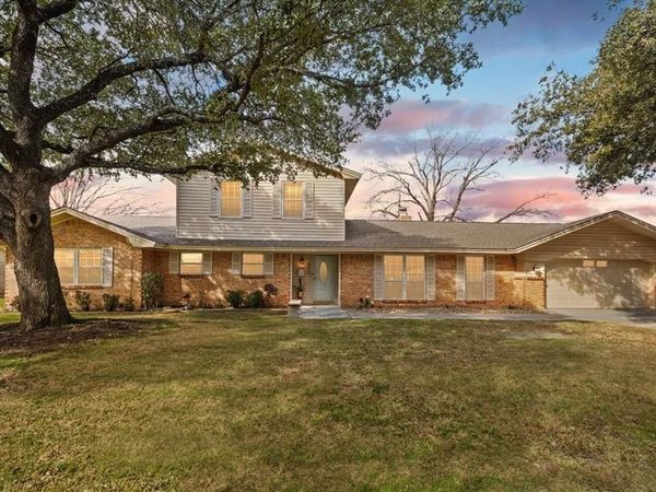4013 Golden Oaks Drive, Haltom City, TX 76117