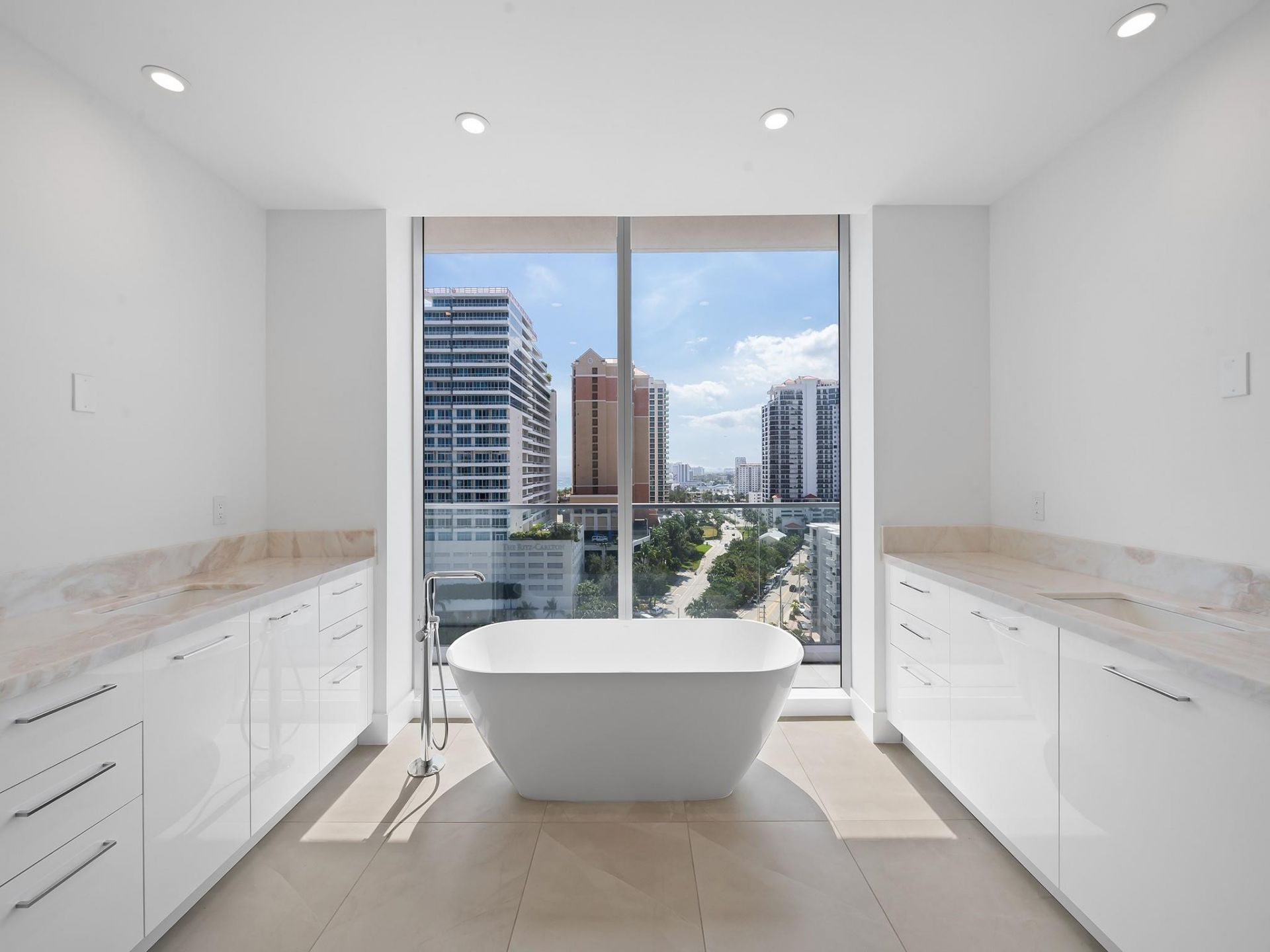 153 N Seabreeze Boulevard, Unit 1002, Fort Lauderdale, FL 33304 Photo