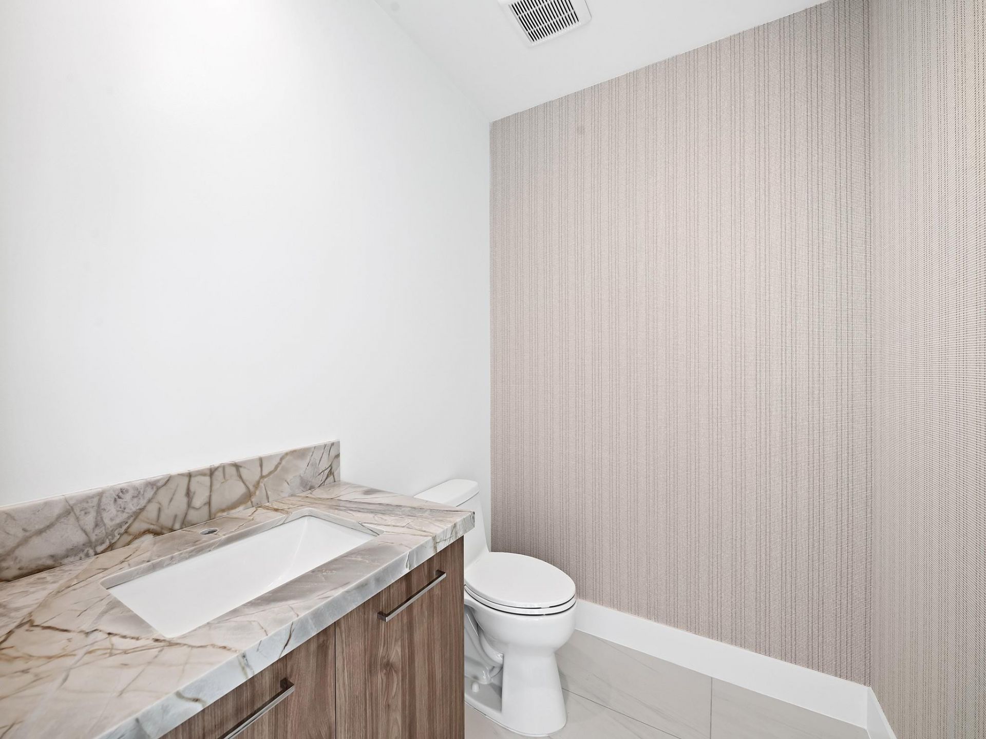 153 N Seabreeze Boulevard, Unit 1002, Fort Lauderdale, FL 33304 Photo