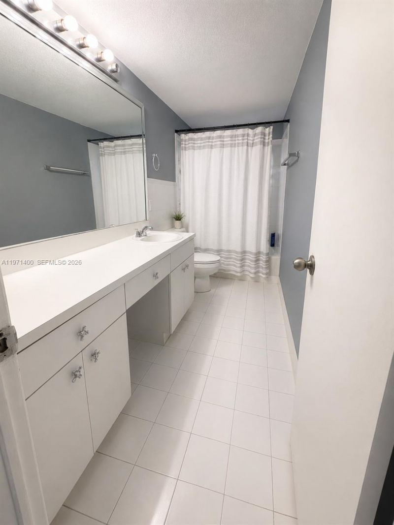 7430 Miami Lakes Dr, Unit E210, Miami Lakes, FL 33014 Photo