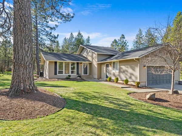 28125 N River Estates Dr, Chattaroy, WA 99003