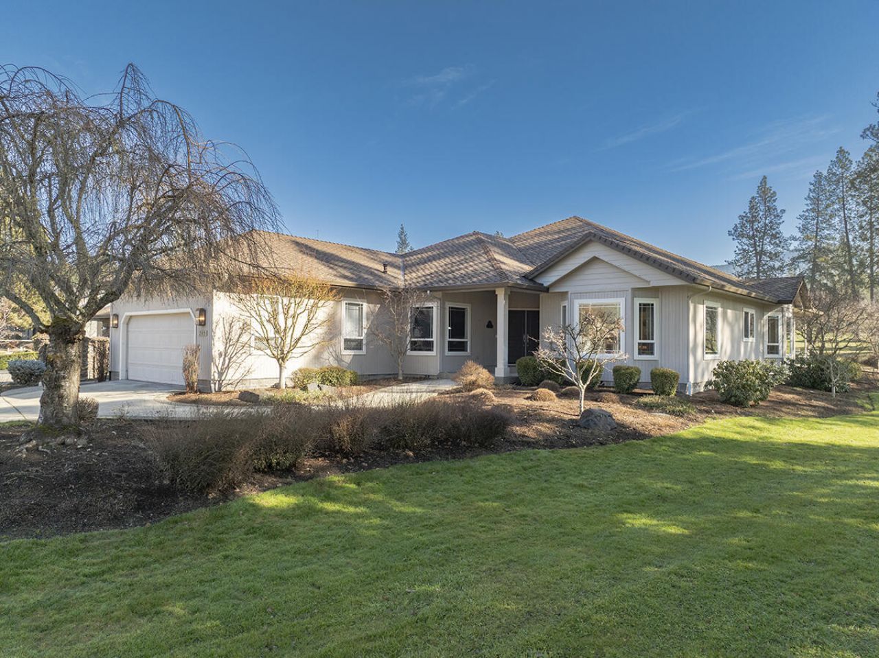 209 Twisted Pine Drive, Grants Pass, OR 97527 Main Photo