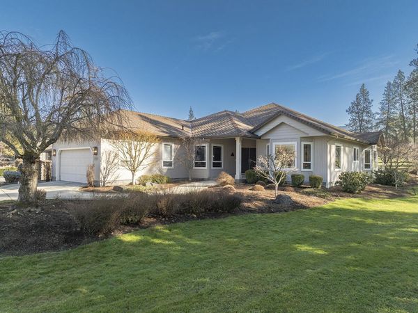 209 Twisted Pine Drive, Grants Pass, OR 97527