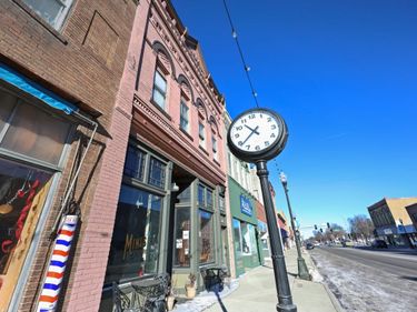 215 N Sibley Avenue , Litchfield, MN 55355