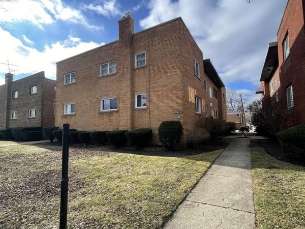 8326 Christiana Avenue, Unit 1W, Skokie, IL 60076