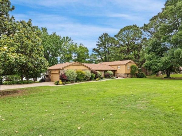 214 N Shore Drive , Russellville, AR 72802