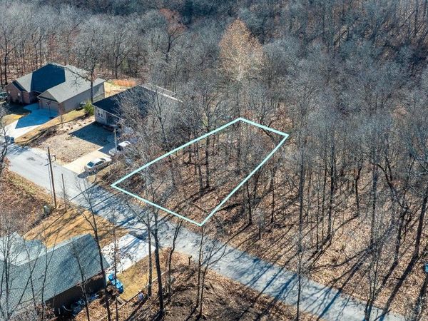 12 S Kirby Drive, Bella Vista, AR 72714