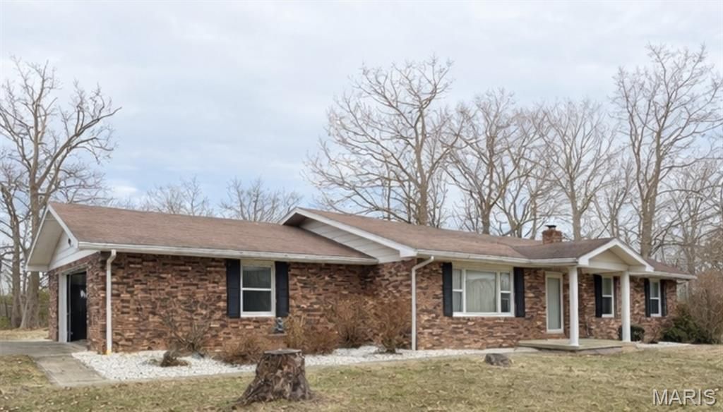 5426 E Dix Irvington Rd, Walnut Hill, IL 62893 Main Photo