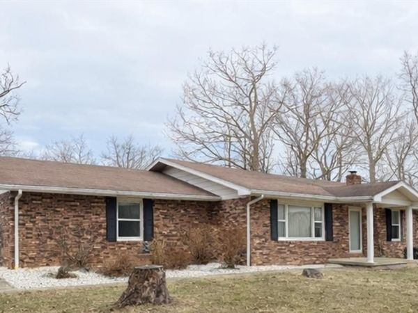 5426 E Dix Irvington Rd, Walnut Hill, IL 62893