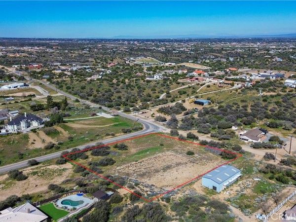 10735 Ranchero Rd, Oak Hills, CA 92344