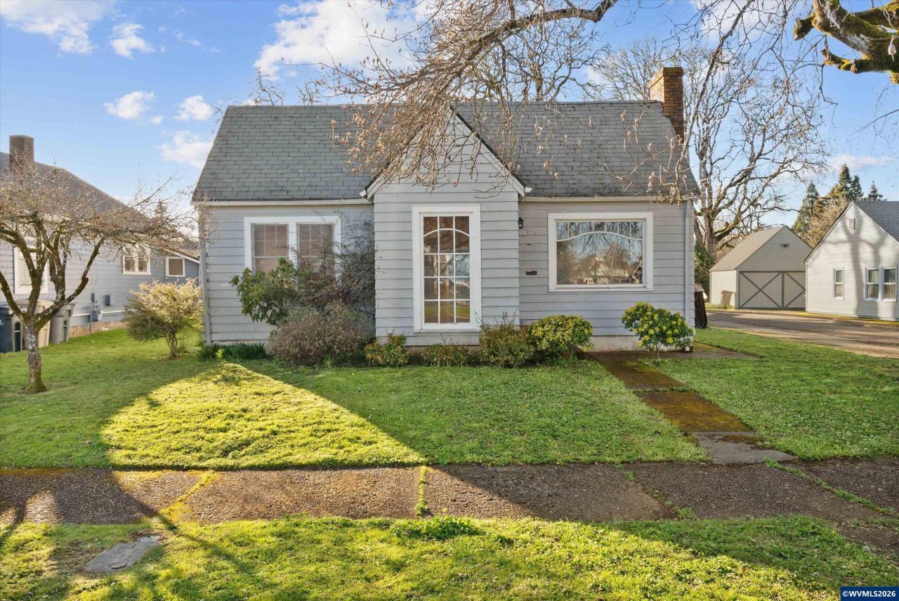 923 SW Ellis St, Dallas, OR 97338 Main Photo