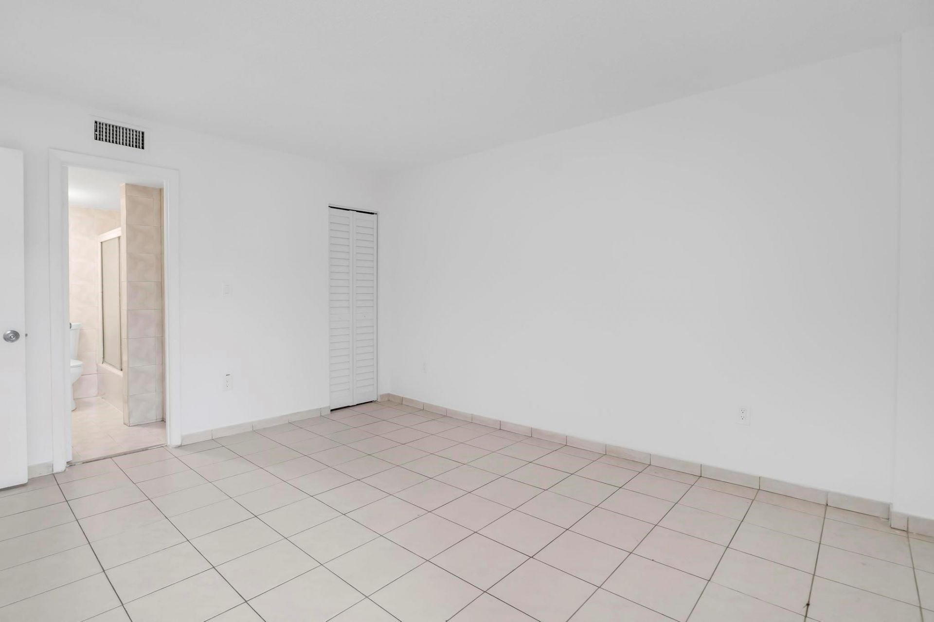 4801 NW 7th Street, Unit 503-16, Miami, FL 33126 Photo