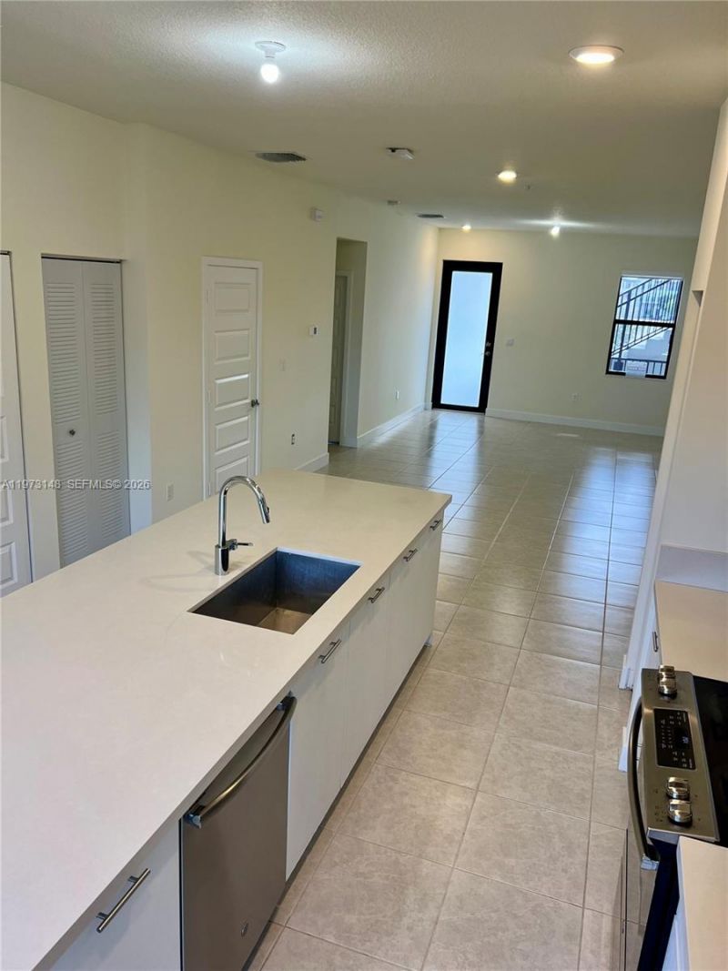 8031 NW 104th Ave , Unit 22, Doral, FL 33178 Photo