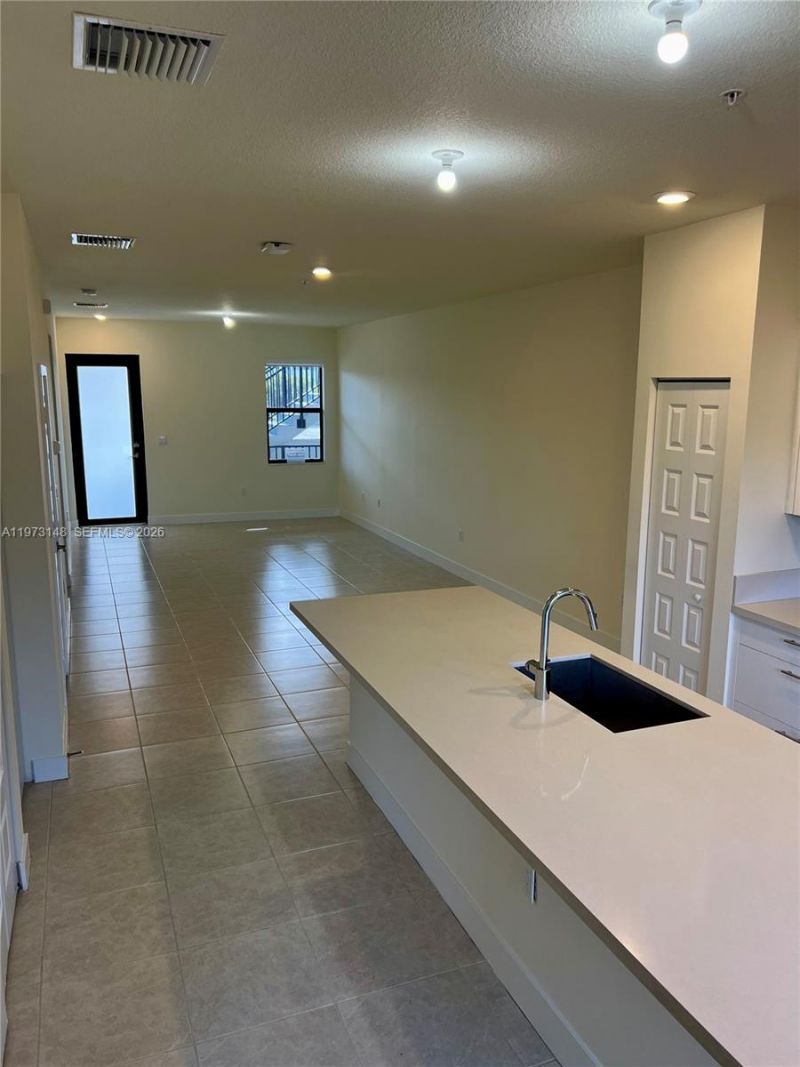 8031 NW 104th Ave , Unit 22, Doral, FL 33178 Photo