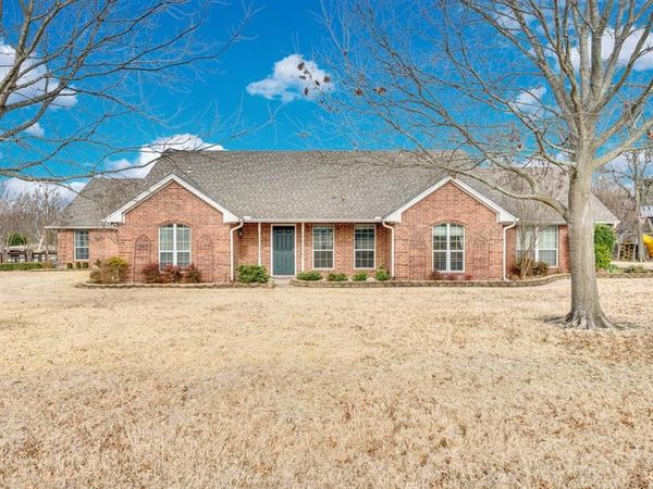 211 Walker Court N, Waxahachie, TX 75167